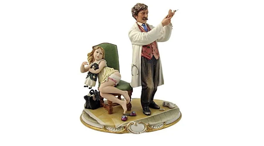 obrazek 1 Doktor z małą dziewczynką - porcelanowa figurka do luksusowych wnętrz