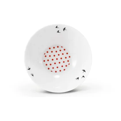 Zdjęcie Piękna porcelanowa miska z porcelany zdobiona motywem czerwonych kropek – Leander