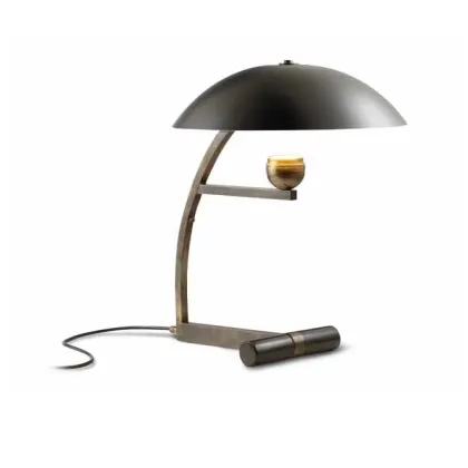 Zdjęcie Olśniewajaca lampa na biurko wykonana z najlepszego mosiadzu