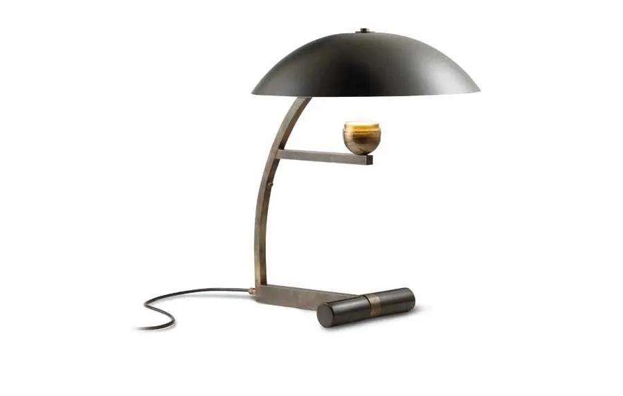 obrazek 1 Olśniewajaca lampa na biurko wykonana z najlepszego mosiadzu