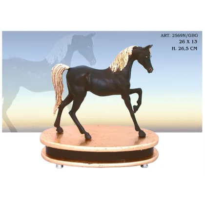 Zdjęcie Genialna figura czarnego konia