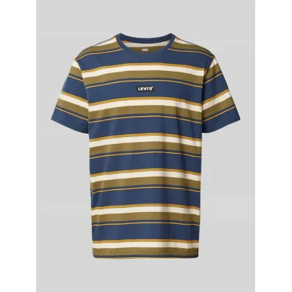 Zdjęcie T-shirt z naszywką z logo