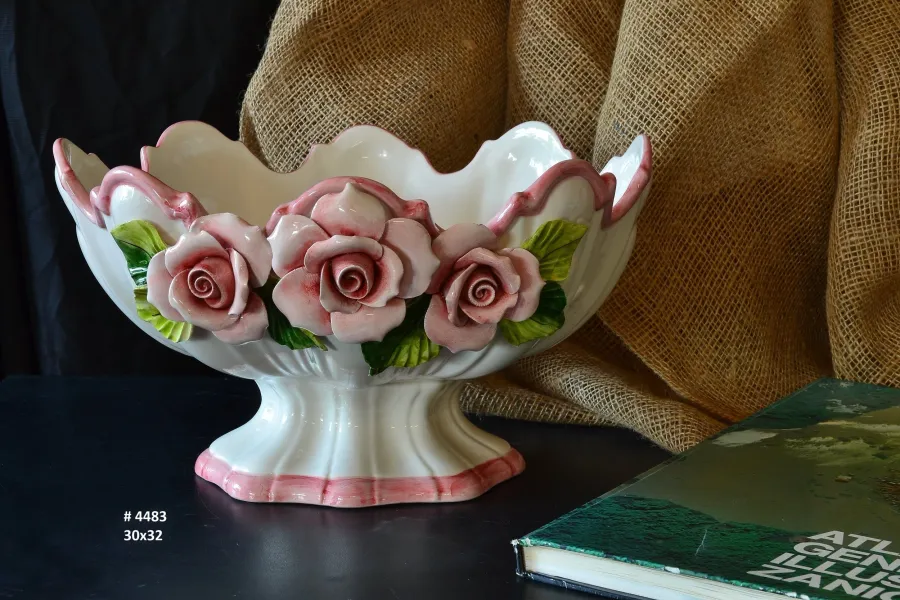 obrazek 1 Ceramiczna patera z ozdobnymi różyczkami