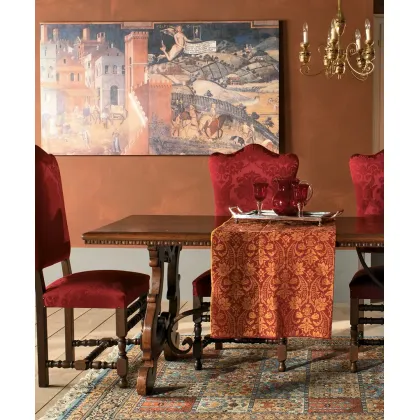 Zdjęcie Piękny włoski drewniany stół z rzeźbionymi progami w stylu prowansalskim