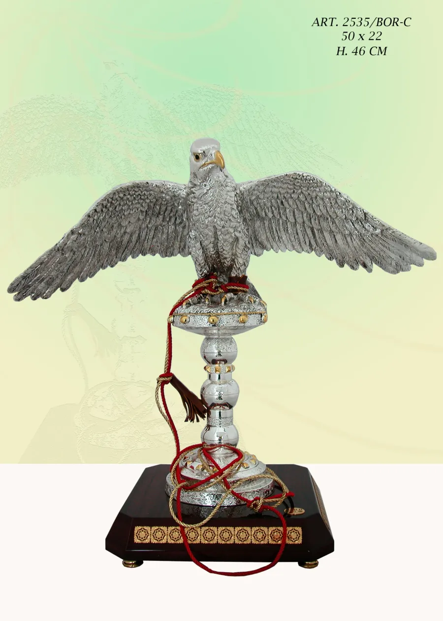 obrazek 1 Biały orzeł z otwartymi skrzydłami