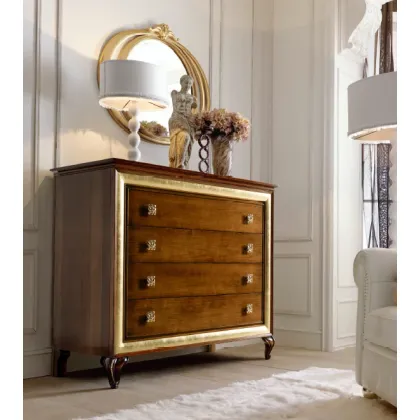 Zdjęcie Komoda Pascal z 4 szufladami z litego drewna, orzechowe wykończenie ze złotymi detalami - Avenanti