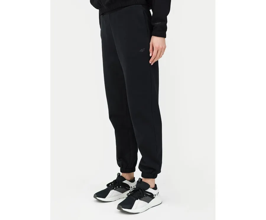 obrazek 1 4F Spodnie dresowe 4FWSS24TTROF666 Czarny Regular Fit