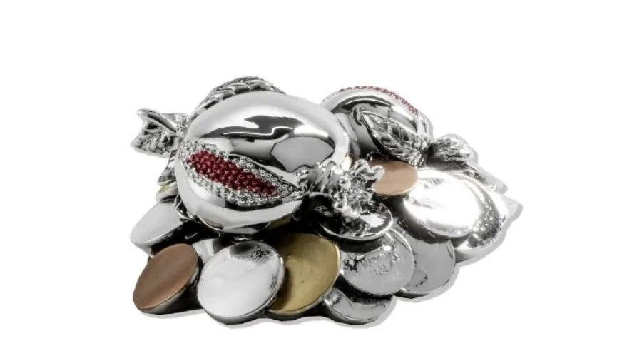 obrazek 1 Charakterystyczny srebrny amulet na szczęście