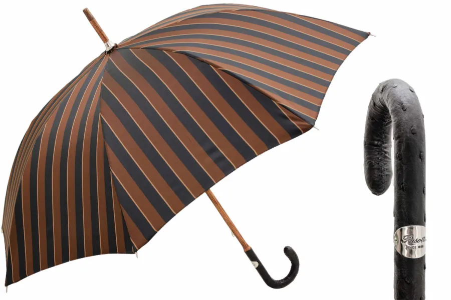 obrazek 1 Stylowy brązowy parasol męski w pionowe paski z rączką ze skóry strusia - Pasotti