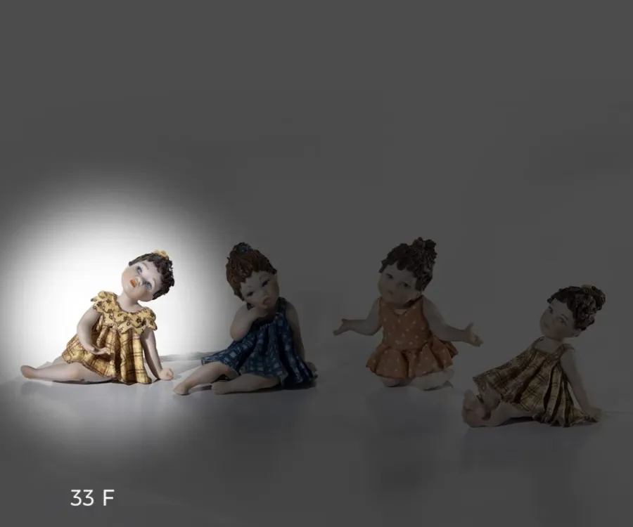 obrazek 1 Lalka porcelanowa przedstawiająca dziewczynkę - Sibania