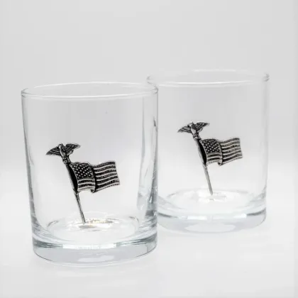 Zdjęcie Wyjątkowy zestaw szklanek z cynowym zdobieniem – flagą Stanów Zjednoczonych