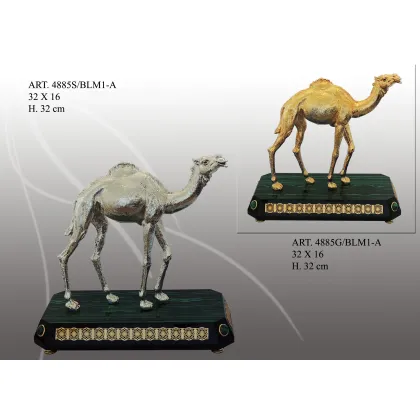 Zdjęcie Luksusowa figura białego wielbłąda na ciemnej podstawie