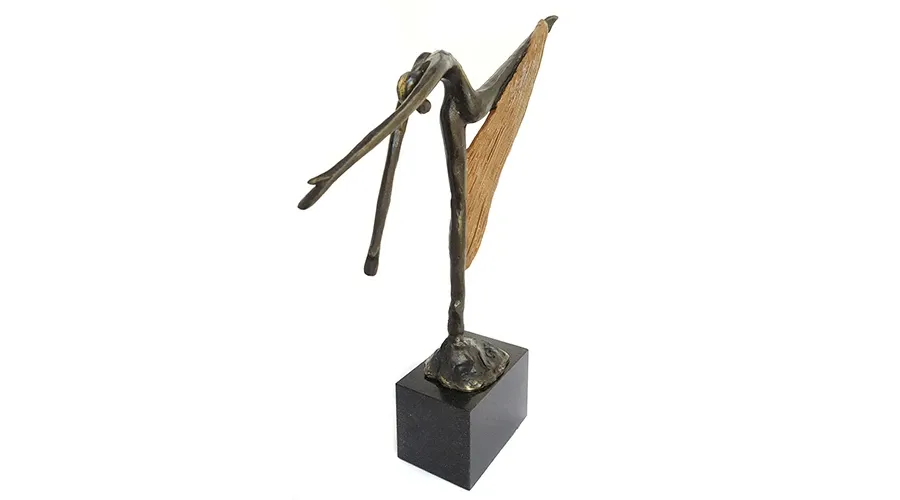 obrazek 3 Elegancka statuetka z platerowanego brązu "Wymagający krok" - na jubileusz firmy