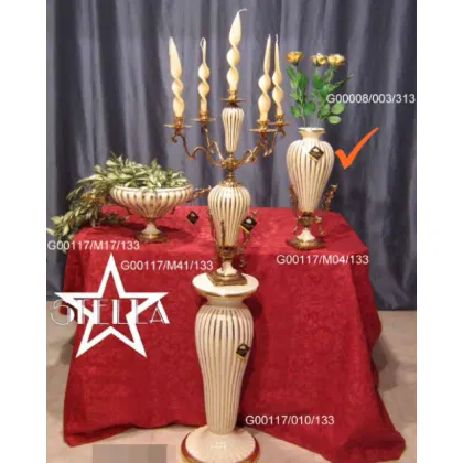 Zdjęcie Luksusowy ceramiczny wazon w złote pasy