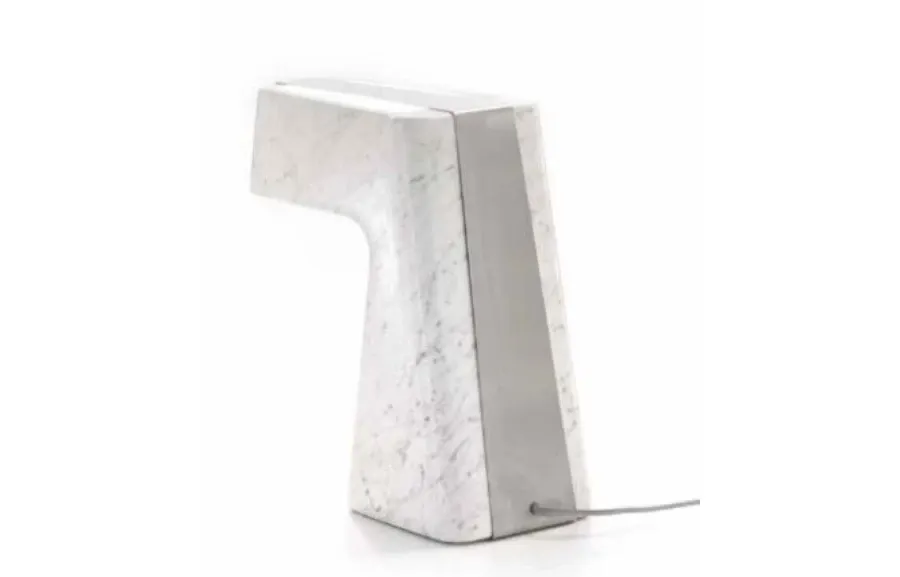 obrazek 1 Piękna stylowa lampa biurkowa z marmuru Carrara - Il Paralume Marina