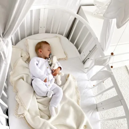 Zdjęcie Kocyk i poduszka Avinion z koronką Ecru