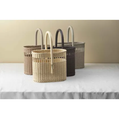 Zdjęcie Kosz na wino z naturalnej wikliny z uchwytem z rattanu