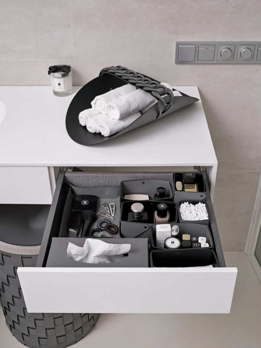 obrazek 2 Ekskluzywny czarny organizer na ręczniki 28x48 cm w stylu marynistycznym