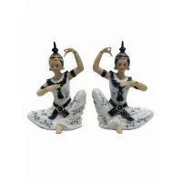 Zdjęcie Para postaci kobiecych z niebiesko-białej porcelany