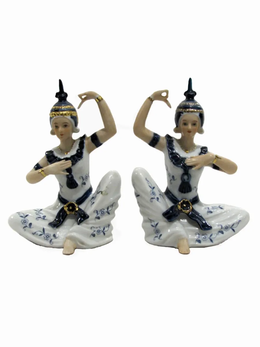 obrazek 1 Para postaci kobiecych z niebiesko-białej porcelany