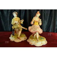 Zdjęcie Piękne wyroby ceramiczne w postaci figurek