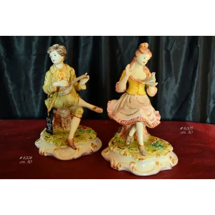 Zdjęcie Piękne wyroby ceramiczne w postaci figurek
