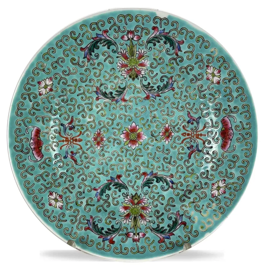 obrazek 1 Bogato zdobiony zielony talerz porcelanowy z Chin z XIX wieku