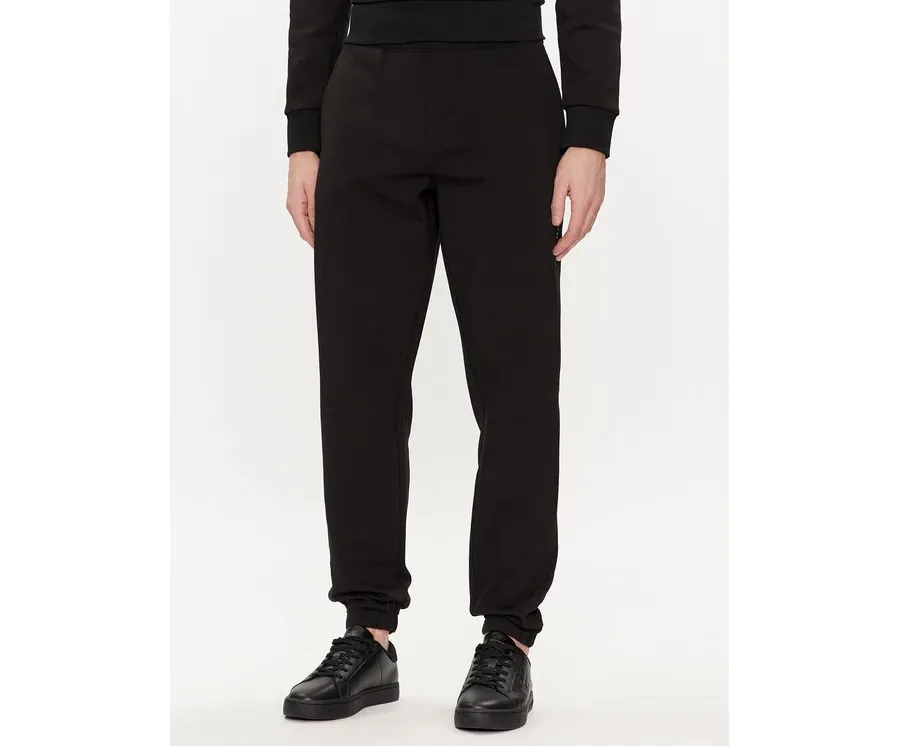 obrazek 1 Calvin Klein Spodnie dresowe Color Embossed Logo K10K112688 Czarny Regular Fit