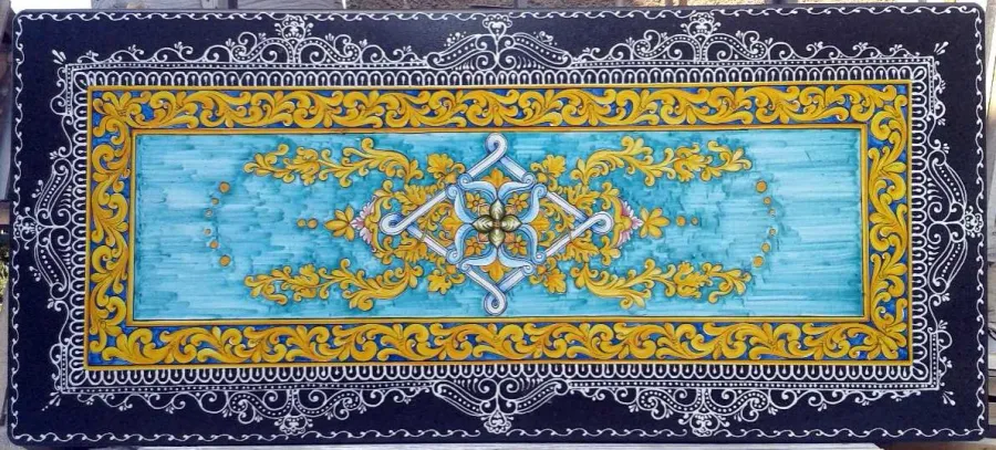 obrazek 1 Elegancki prostokątny blat do ogrodu wykonany z lawy zdobiony oryginalnym ornamentem – Ceramiche Valchida