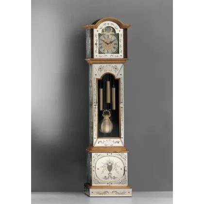 Picture A prestigious Venetian-style pendulum clock with hand-engraved crystals