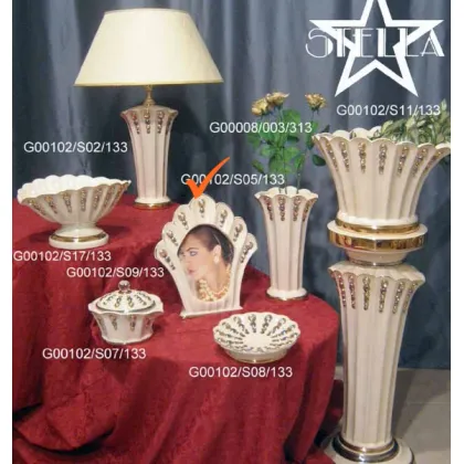 Picture A stunning ceramic photo frame