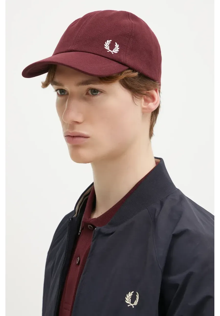 obrazek 1 Fred Perry czapka z daszkiem bawełniana kolor bordowy z aplikacją HW6726.597