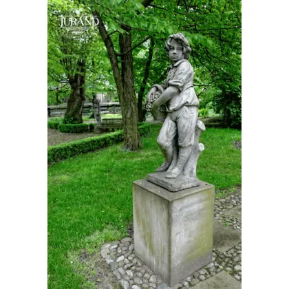 Zdjęcie Niesamowita rzeźba chłopca z koszem