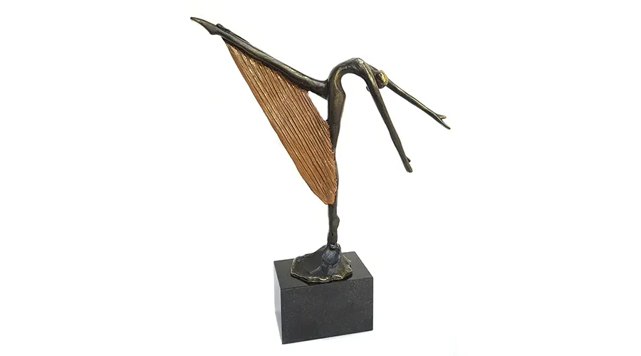 obrazek 2 Elegancka statuetka z platerowanego brązu "Wymagający krok" - na jubileusz firmy