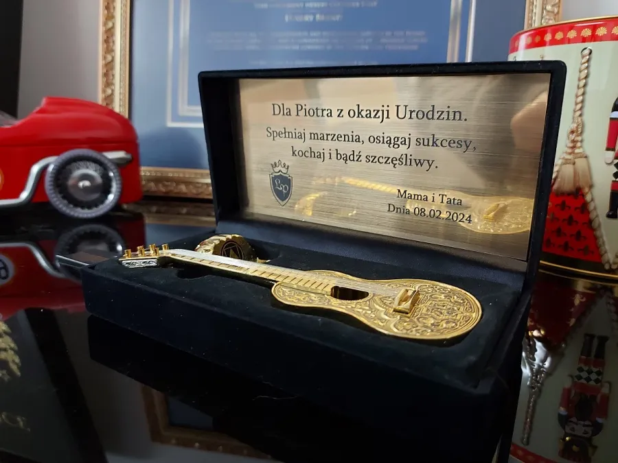 obrazek 2 Piękna gitara dla miłośnika muzyki na prezent