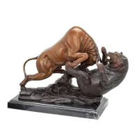 Picture Luxurious sculpture of a bull and a bear made of bronze