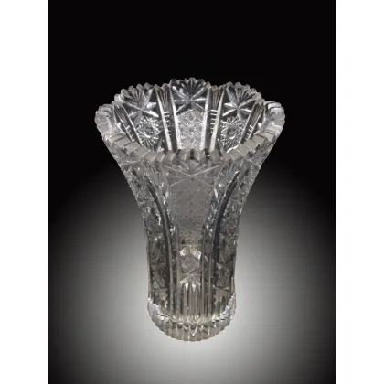 Zdjęcie Wazon ze szlifowanego kryształu w kształcie trąbki