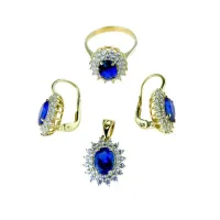 Zdjęcie Komplet kolczyków z zaczepem na ucho, zawieszką i pierścionkiem z niebieskim owalnym kamieniem o wymiarach 5x7 mm. i cyrkonie