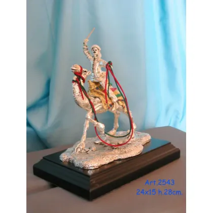 Zdjęcie Intrygująca figura jeźdźca na wielbłądzie