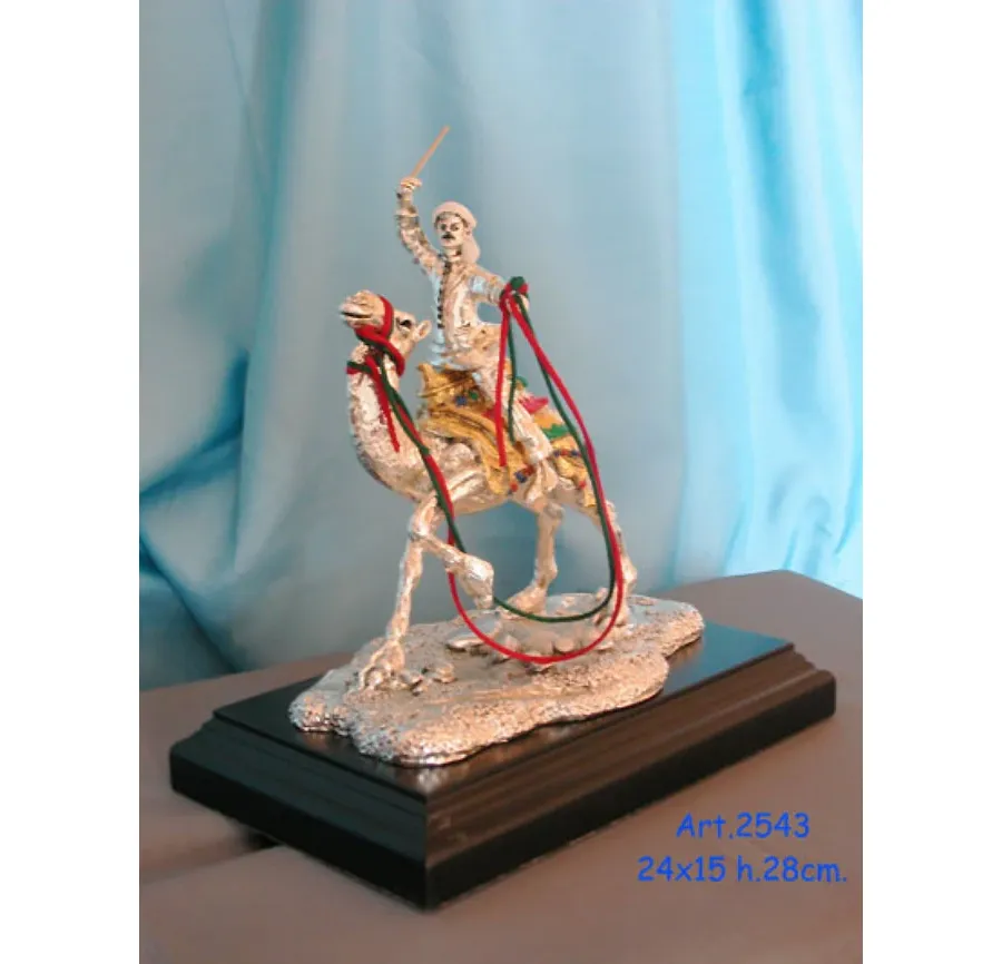 obrazek 1 Intrygująca figura jeźdźca na wielbłądzie