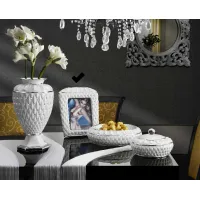 Picture Tasteful photo frame in white and platinum - Bruno Costenaro