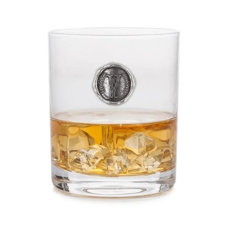 obrazek 1 Stylowy prezent - szklanka do whisky z cynowym emblematem z literą „V”