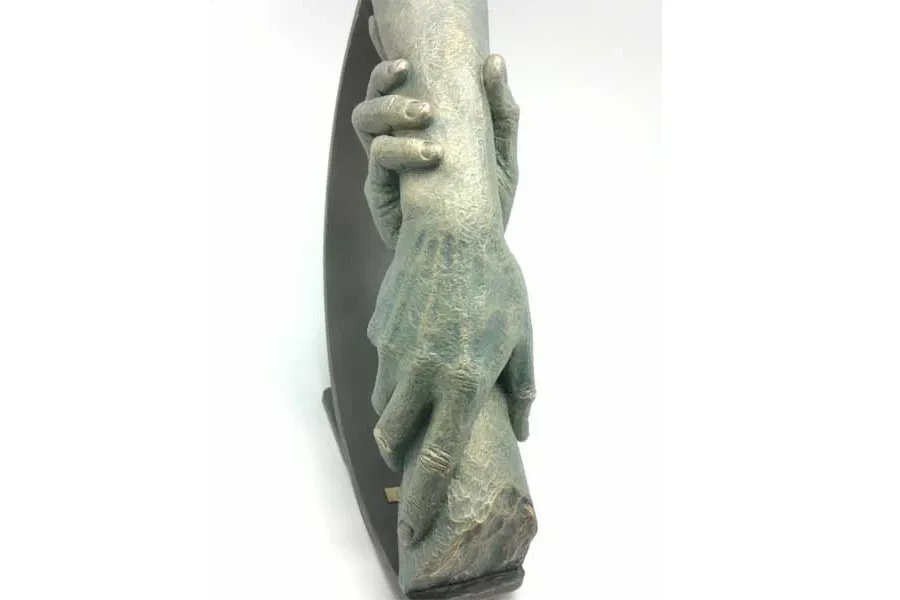 picture 2 Hands in a grip - a unique sculpture for the desk!