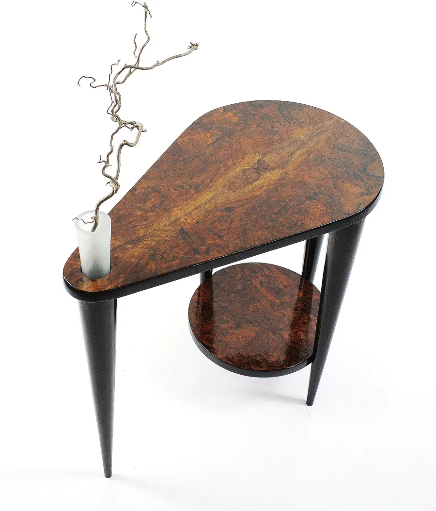 obrazek 1 Rzeźbiarski stolik kawowy Mid-Century Modern z czeczotą orzecha amerykańskiego i szklanym wazonem – handmade Polska