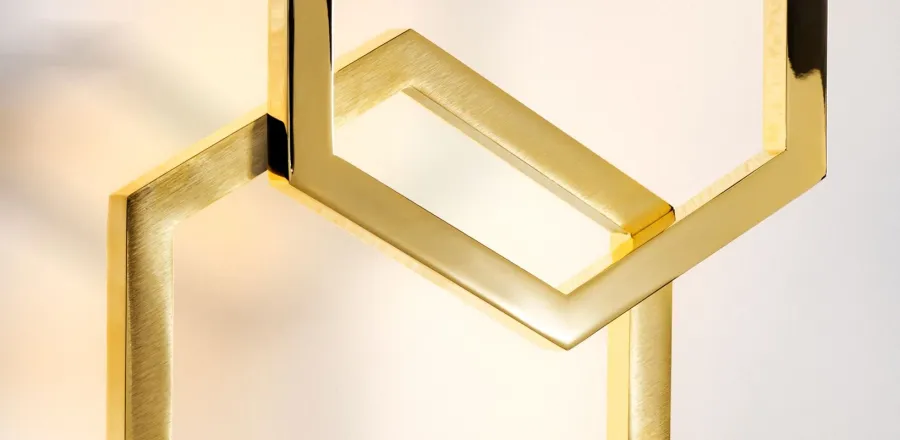 obrazek 2 Kinkiet ścienny z kolekcji Hexagon z mosiądzu z paskiem LED – Il Paralume Marina