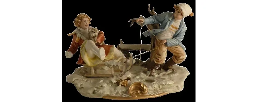 obrazek 1 Stylowa porcelanowa figurka dzieci na sankach