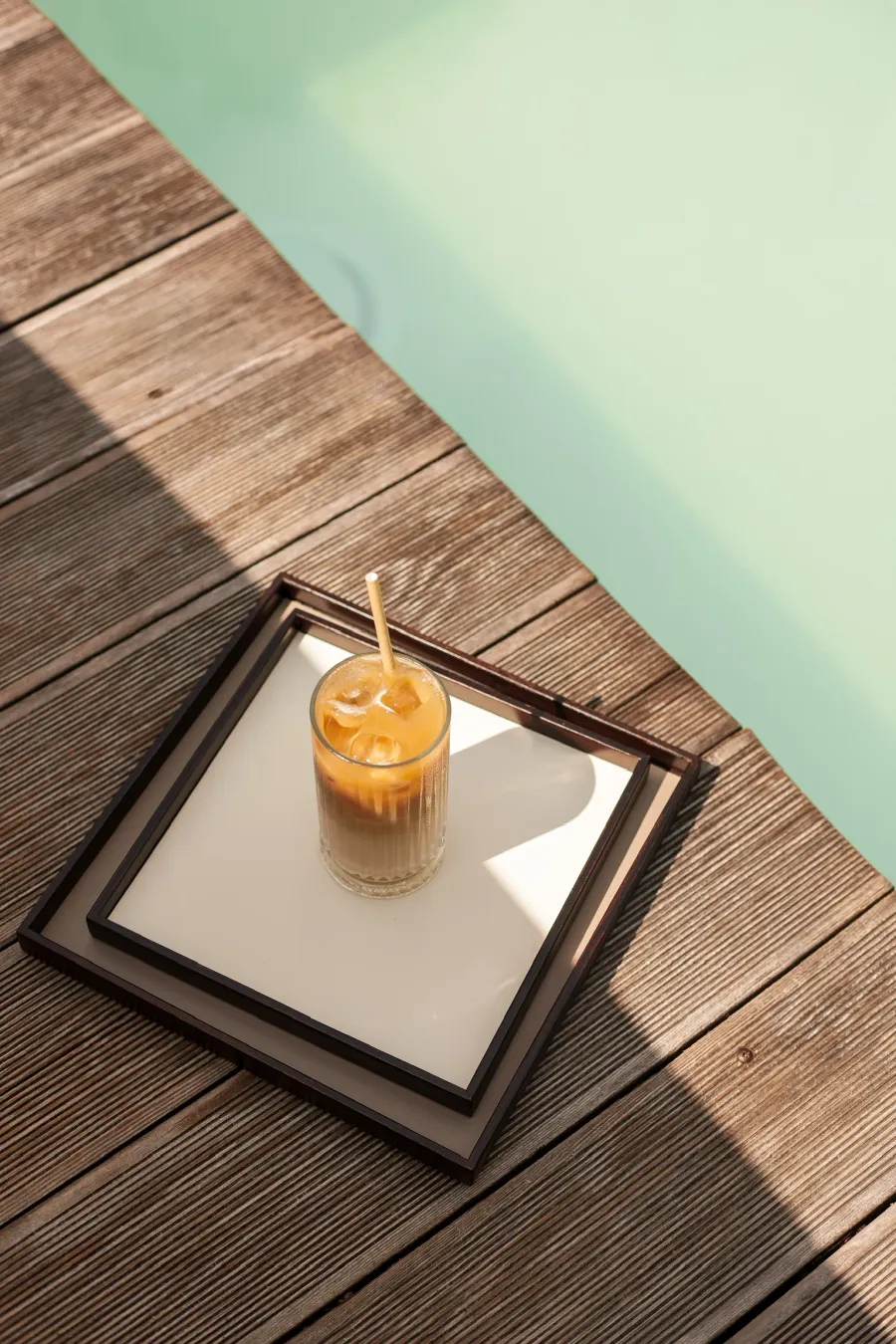 obrazek 2 Stylowa czarna taca Mondo 40x40xH3 cm wykonana z naturalnej skóry