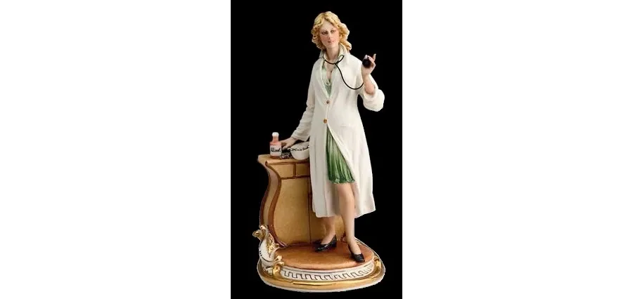 obrazek 1 Ozdoba do salonu - porcelanowa lekarka