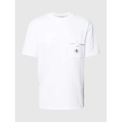 Zdjęcie T-shirt z kieszenią na piersi i naszywką z logo