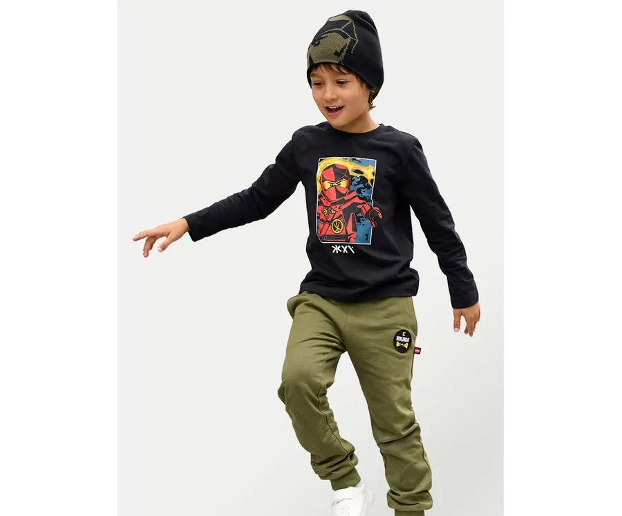 obrazek 1 LEGO Spodnie dresowe Ninjago 12011289 Zielony Regular Fit